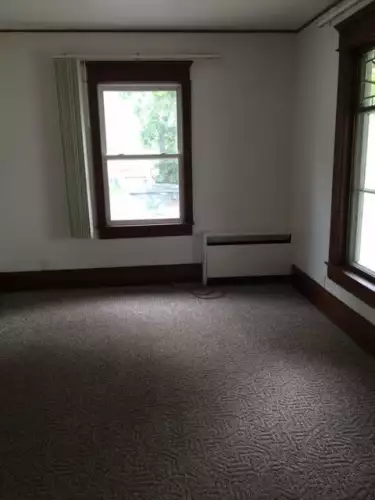 S Bed 1118 S Barstow St 3