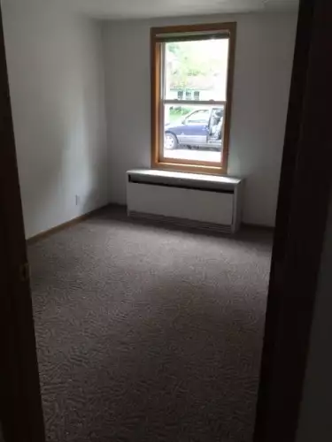S Bed 1118 S Barstow St 4