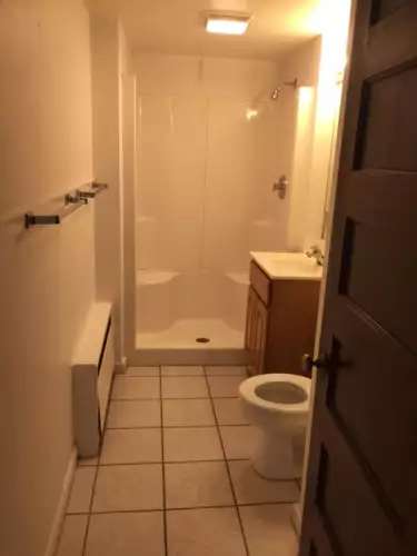 S Bed 1118 S Barstow St 1