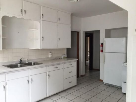 S Bed 1118 S Barstow St 2