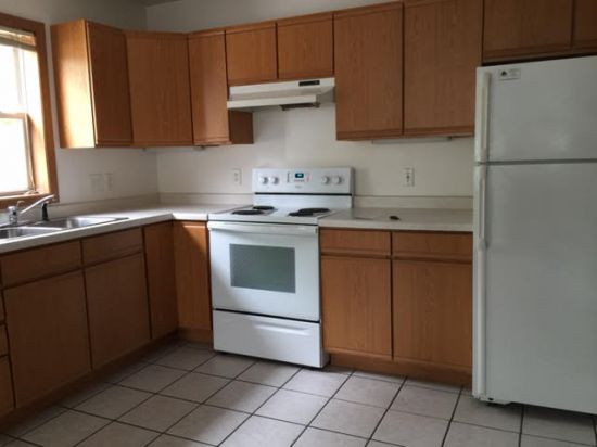 S Bed 1118 S Barstow St 7