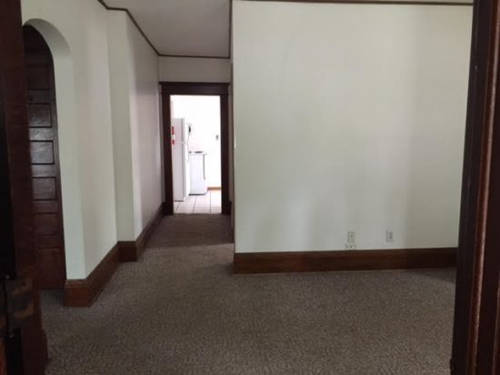 S Bed 1118 S Barstow St 13