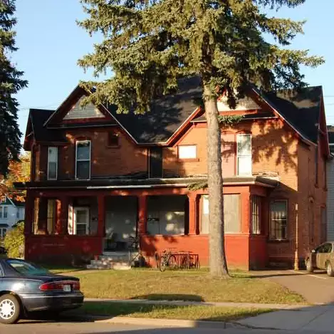 2015-11/UW-EAU-CLAIRE-Apartment-Building-52409.webp