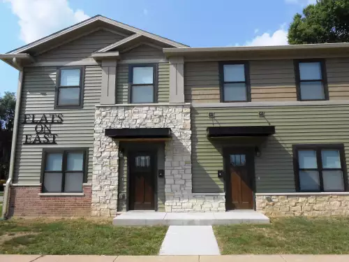 2016-11/ILLINOIS-STATE-UNIVERSITY-Apartment-Building-149458.webp