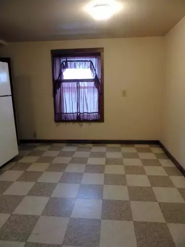 S Bed 920-920 1/2 First Avenue 3