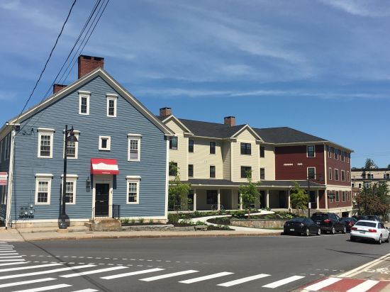 University-of-New-Hampshire-Apartment-Building-255679.JPG