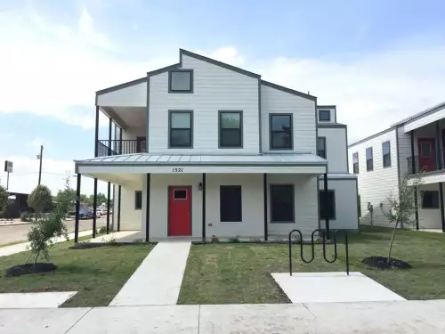 2017-10/BAYLOR-Apartment-Building-279717.webp