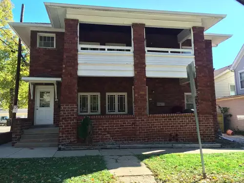 2017-10/ILLINOIS-STATE-UNIVERSITY-Apartment-Building-270707.webp