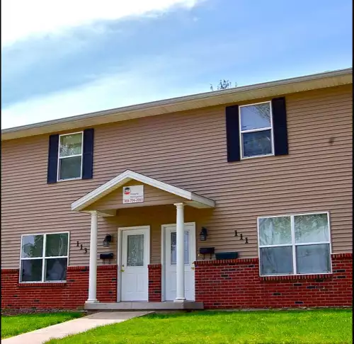 2017-10/ILLINOIS-STATE-UNIVERSITY-Apartment-Building-270951.webp