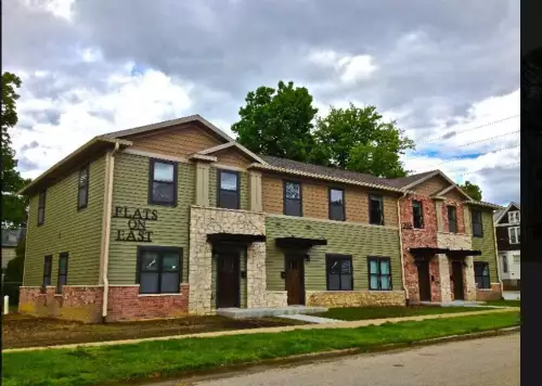 2017-10/ILLINOIS-STATE-UNIVERSITY-Apartment-Building-273809.webp