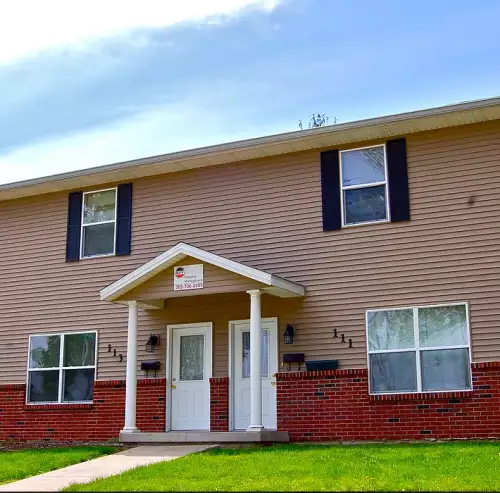 2017-10/ILLINOIS-STATE-UNIVERSITY-Apartment-Building-273944.webp
