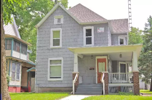 2017-10/ILLINOIS-STATE-UNIVERSITY-Apartment-Building-274039.webp