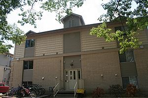 2017-10/Iowa-Apartment-Building-275631.jpg