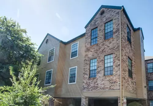 2017-10/UT-AUSTIN-Apartment-Building-264483.webp