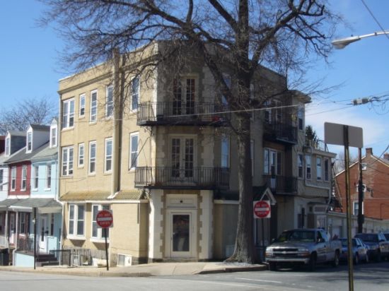 2017-11/West-Chester-University-Apartment-Building-298010.jpg
