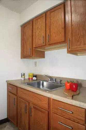 2018-02/CARNEGIE-MELLON-Apartment-Building-349909.webp