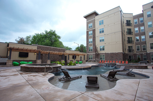 S Bed The District at Campus West 3