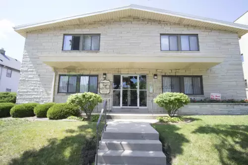 2018-08/MARQUETTE-Apartment-Building-420812.webp