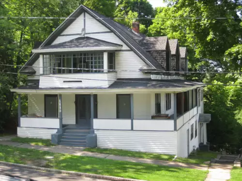 2018-08/SYRACUSE-Apartment-Building-409132.webp