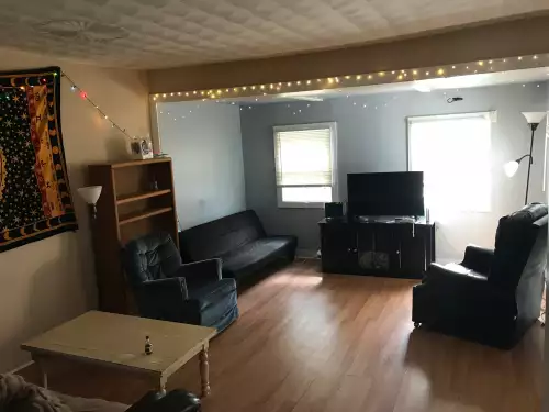 S Bed 67 Chapin Street Binghamton, NY 13905 USA 2