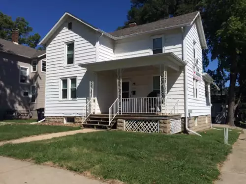 2018-09/ILLINOIS-STATE-UNIVERSITY-Apartment-Building-435873.webp