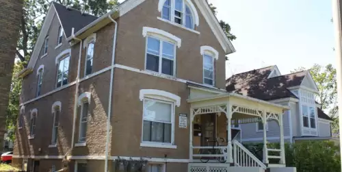 2018-09/UNIVERSITY-OF-MICHIGAN-Apartment-Building-436918.webp
