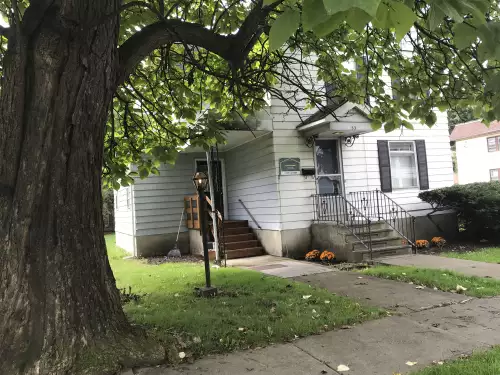 S Bed 33 Haendel St Binghamton, NY 13905 5