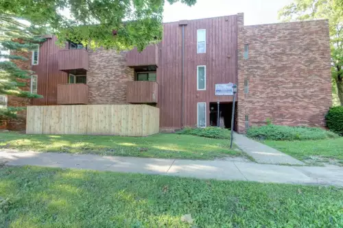 2018-10/UIUC-Apartment-Building-475520.webp
