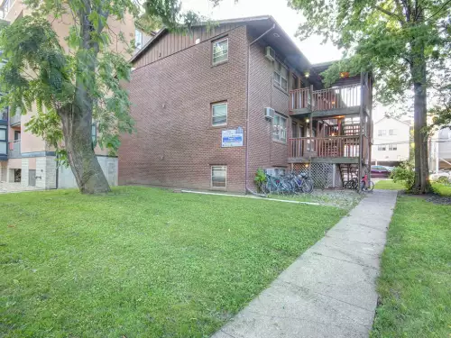 2018-10/UIUC-Apartment-Building-475668.webp