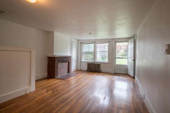 University-of-New-Hampshire-Apartment-Building-446994.jpg