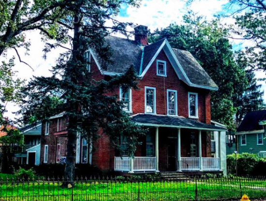 2018-10/West-Chester-University-House-446024.png