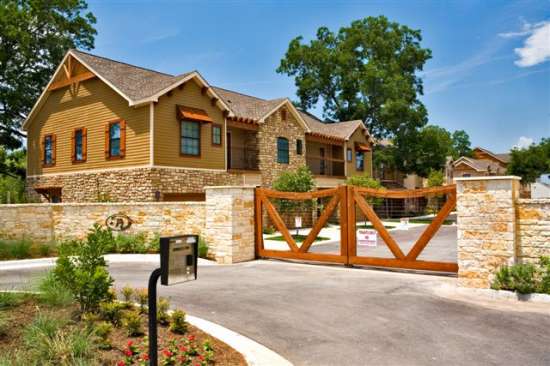 Baylor-University-Apartment-Building-487210