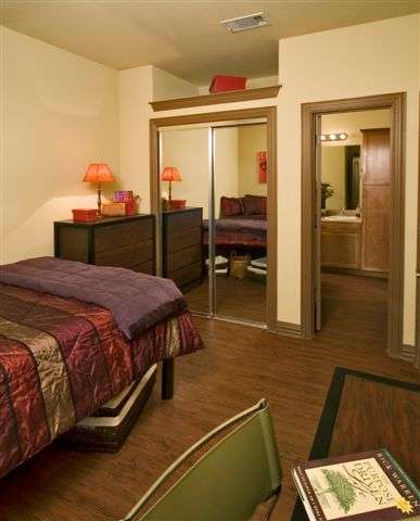 Baylor-University-Apartment-Building-487213