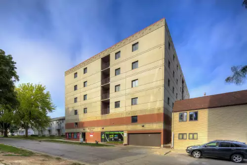 IOWA-STATE-UNIVERSITY-Apartment-Building-482124.webp