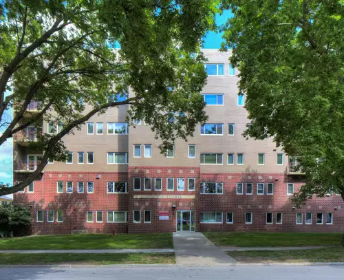 IOWA-STATE-UNIVERSITY-Apartment-Building-485226.webp