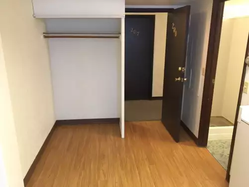 S Bed Campus Square Apartments 10