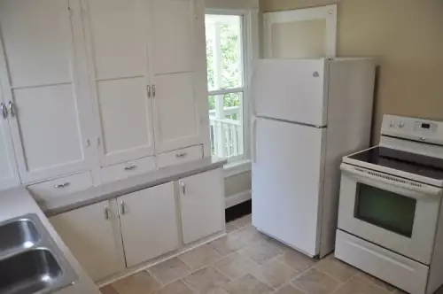 S Bed 1107 Cherry St, Oshkosh, WI 54901, USA 1