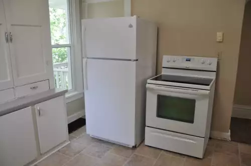 S Bed 1107 Cherry St, Oshkosh, WI 54901, USA 4