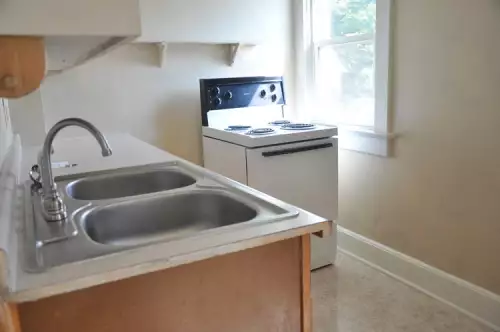 S Bed 1107 Cherry St, Oshkosh, WI 54901, USA 21