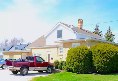 2019-01/NIU-Apartment-Building-497022.webp