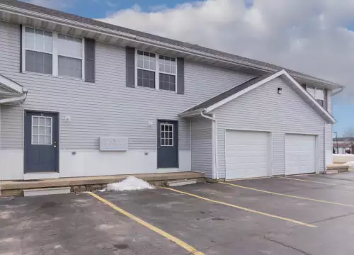 2019-03/NIU-Apartment-Building-536215.webp