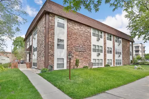 2019-06/UNIVERSITY-OF-MINNESOTA-Apartment-Building-557730.webp