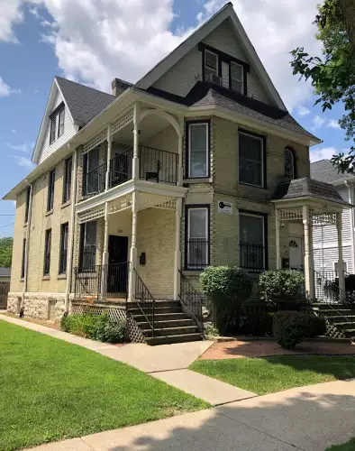 2019-07/MARQUETTE-Apartment-Building-564296.webp