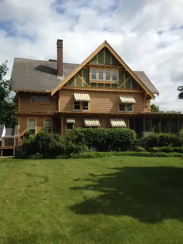 2019-07/UW-OSHKOSH-Apartment-Building-563460.webp
