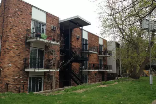 2019-09/EASTERN-MICHIGAN-UNIVERSITY-Apartment-Building-574666.webp