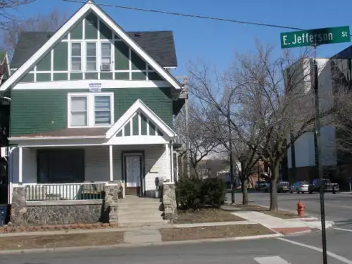 2019-09/UNIVERSITY-OF-MICHIGAN-Apartment-Building-575917.webp