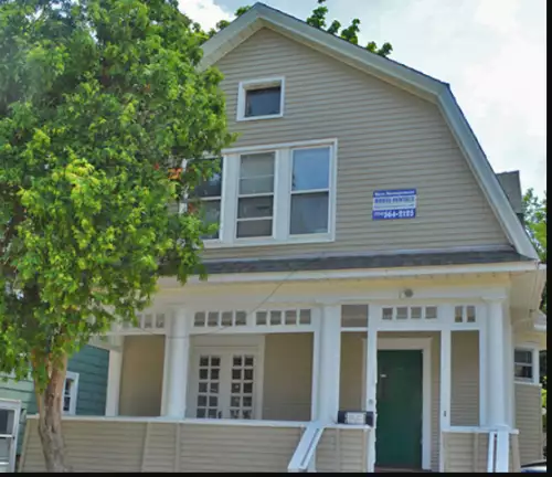 2019-09/UNIVERSITY-OF-MICHIGAN-Apartment-Building-576870.webp