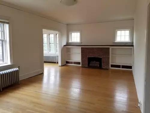 2019-09/UWM-Apartment-Building-572204.webp