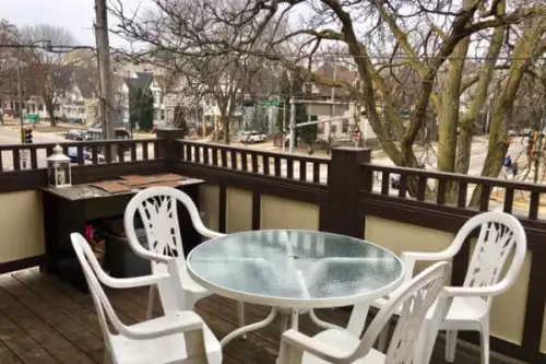 S Bed 453 W Washington Ave, Madison, WI 53703 9