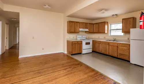 S Bed 1603 University Ave
Columbia, MO 65201 4